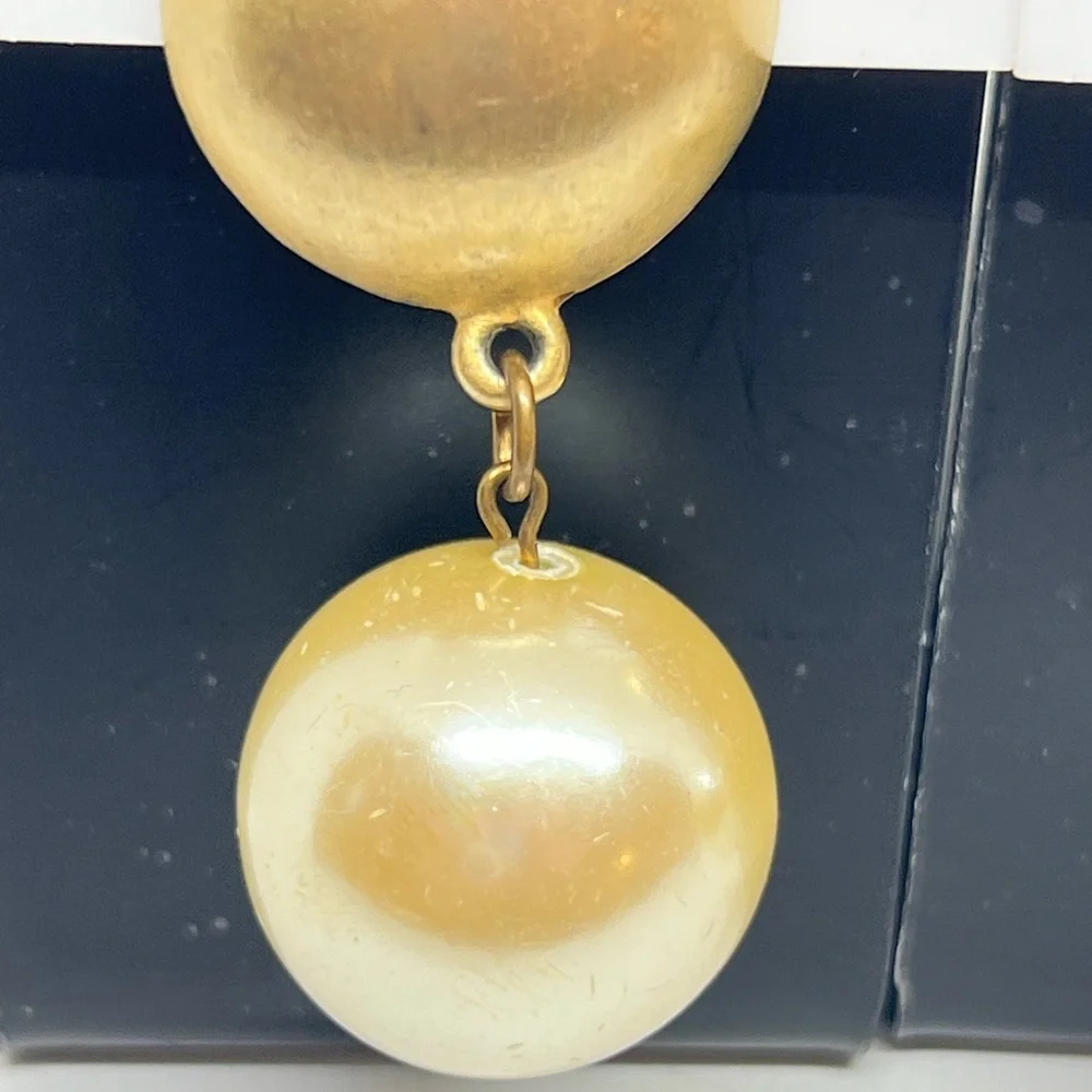 Vintage Ann Taylor Gold-tone Faux Pearl Dangle Clip On Earrings - Picture 3 of 10